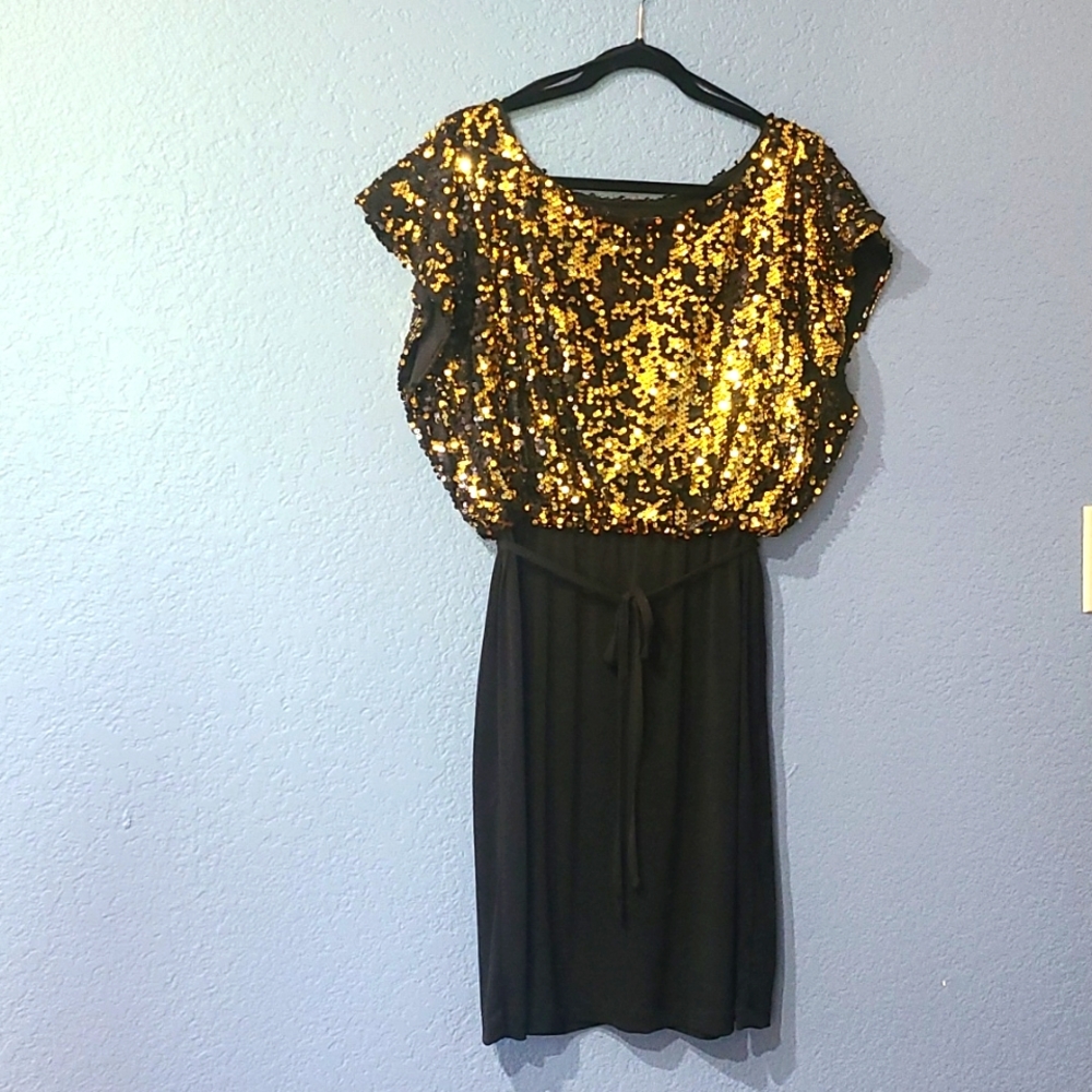 Black and gold sequin party dress